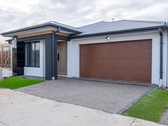 31 Woolspinner Cres, Wyndham Vale 3024